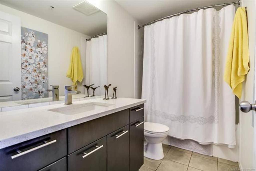 Tranquil Waterfront Condo Келоуна Екстериор снимка