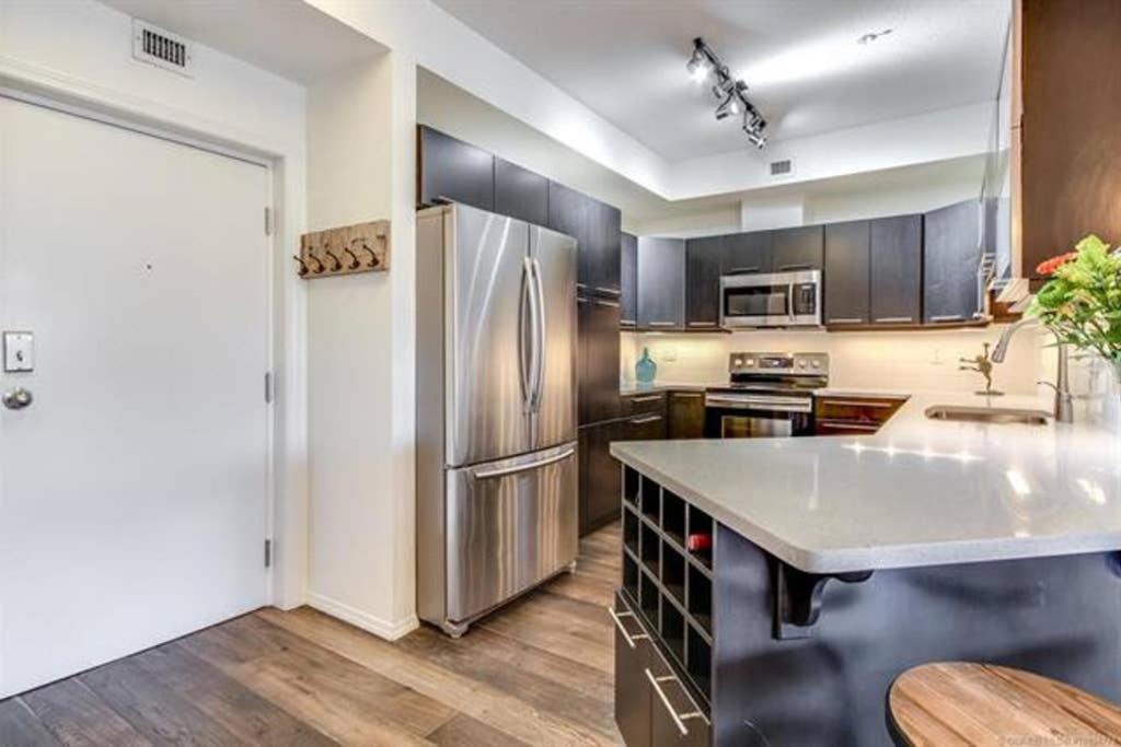 Tranquil Waterfront Condo Келоуна Екстериор снимка