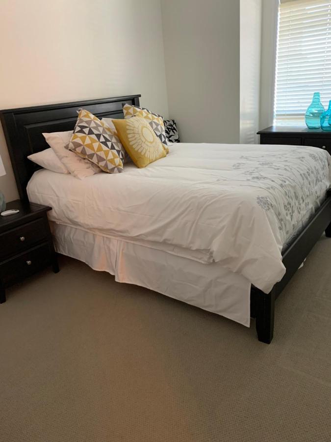 Tranquil Waterfront Condo Келоуна Екстериор снимка